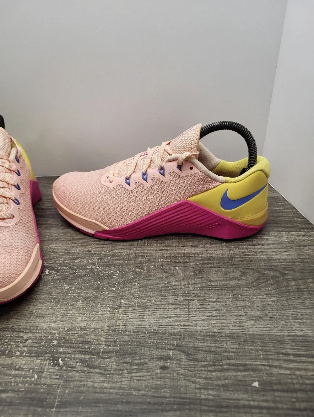 Nike Metcon 5 Training Shoes Womens 8.5 Pink Yellow Gym Sneakers AO2982-668